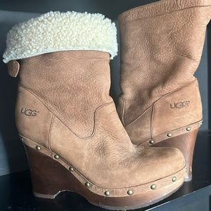 Ugg Carnegie Size 9. Asking price 70 but will negotiate lower price.